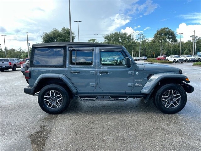 2024 Jeep Wrangler Sahara photo 3