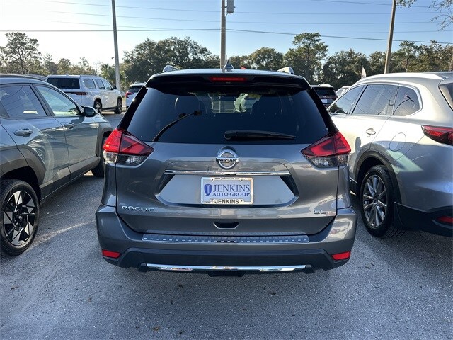 2017 Nissan Rogue SL photo 3