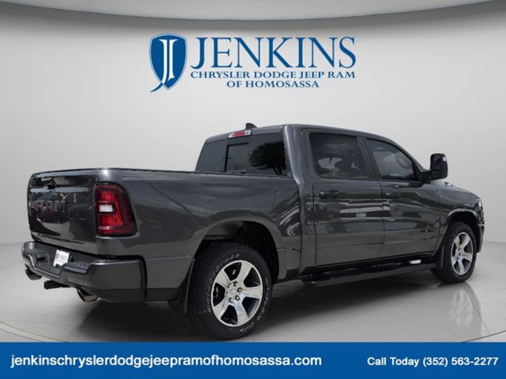 New 2026 Ram 1500 EXPRESS CREW CAB 4X2 5'7 BOX Pickup