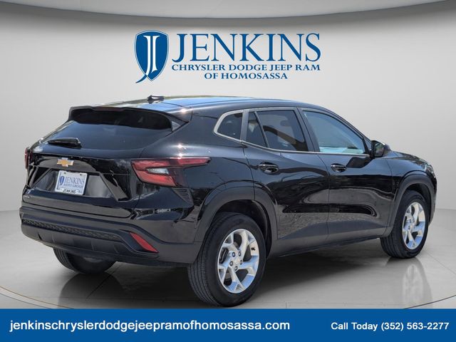 2024 Chevrolet Trax LS - Photo 4
