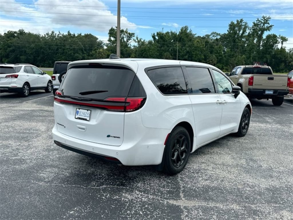 Used 2024 Chrysler Pacifica Plug-In Hybrid Select Van Passenger Van