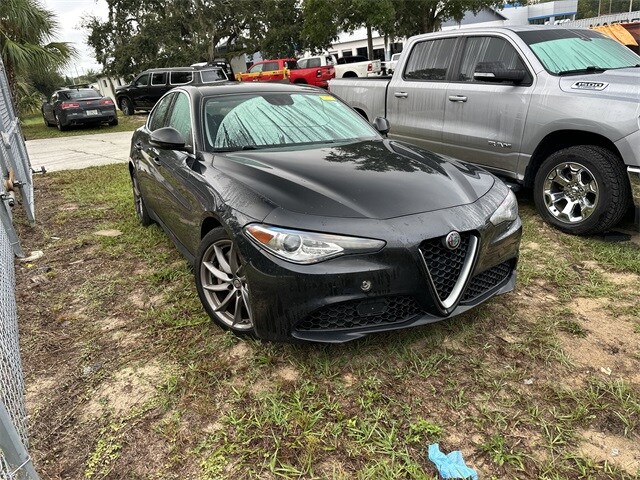 2017 Alfa Romeo Giulia Base photo 3