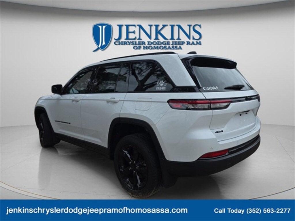 Used 2024 Jeep Grand Cherokee Laredo SUV