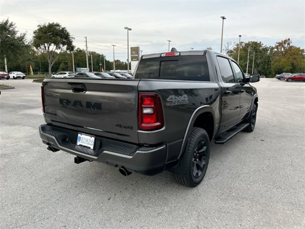 New 2026 Ram 1500 BIG HORN CREW CAB 4X4 5'7 BOX Pickup