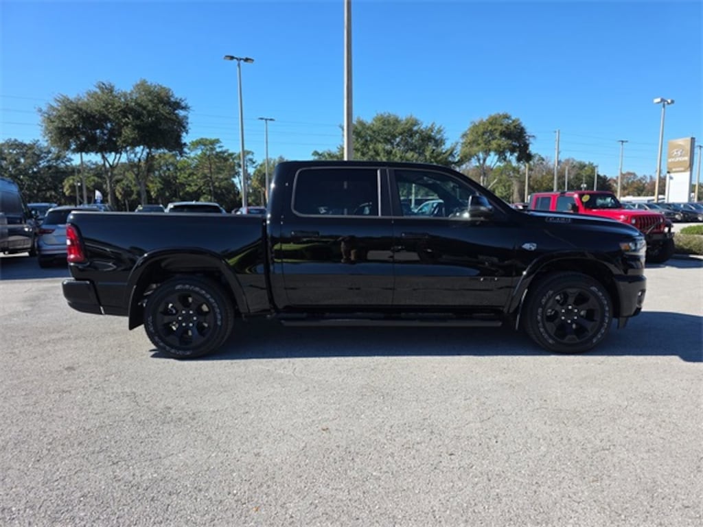 New 2026 Ram 1500 BIG HORN CREW CAB 4X4 5'7 BOX Pickup