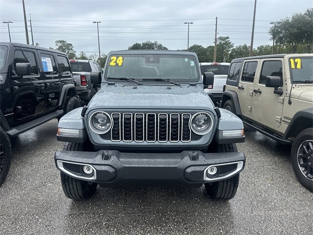 2024 Jeep Wrangler Sahara photo 2