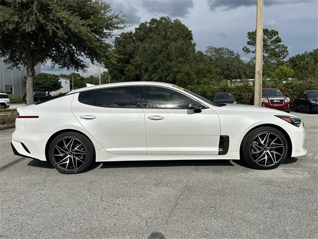 2022 Kia Stinger GT-Line photo 2