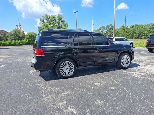 2017 Lincoln Navigator Select photo 4