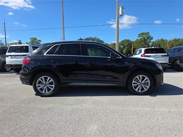 2024 Audi Q3 45 TFSI S line Premium photo 3