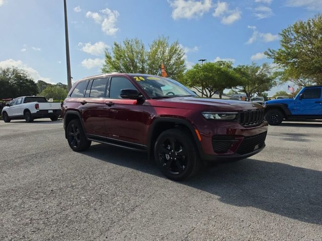 Used 2024 Jeep Grand Cherokee Laredo SUV
