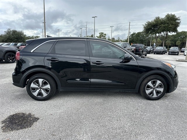 2017 Kia Niro FE photo 2