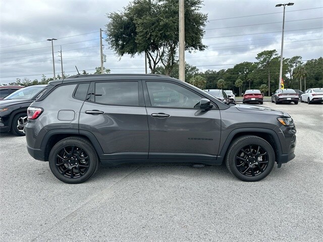 2022 Jeep Compass Latitude photo 2