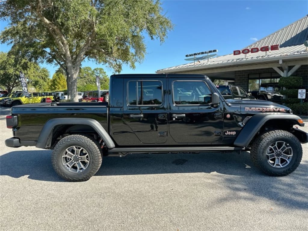 New 2025 Jeep Gladiator MOJAVE 4X4 Pickup