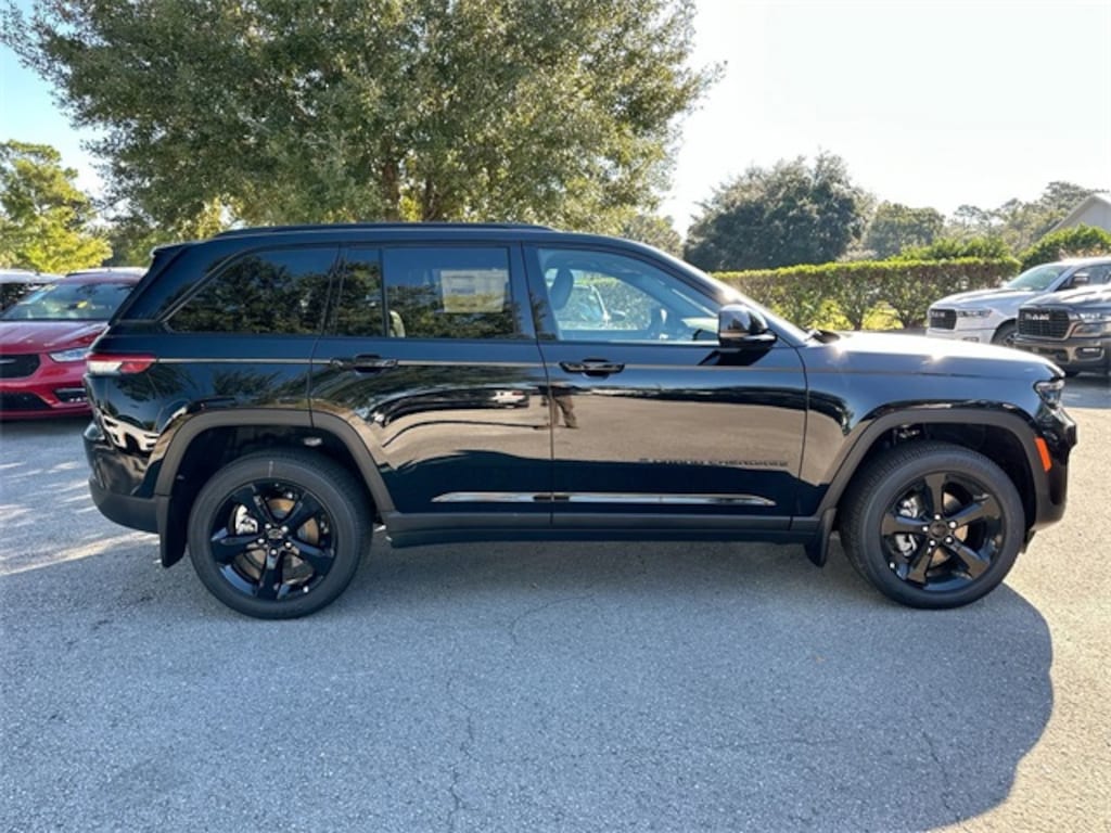 New 2025 Jeep Grand Cherokee ALTITUDE 4X4 Sport Utility