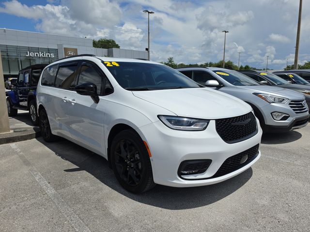 2024 Chrysler Pacifica Limited AWD's photo