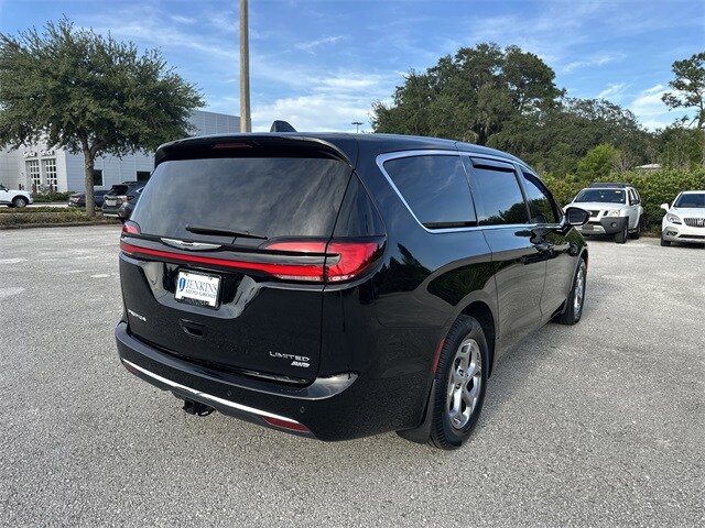 2024 Chrysler Pacifica Limited photo 4