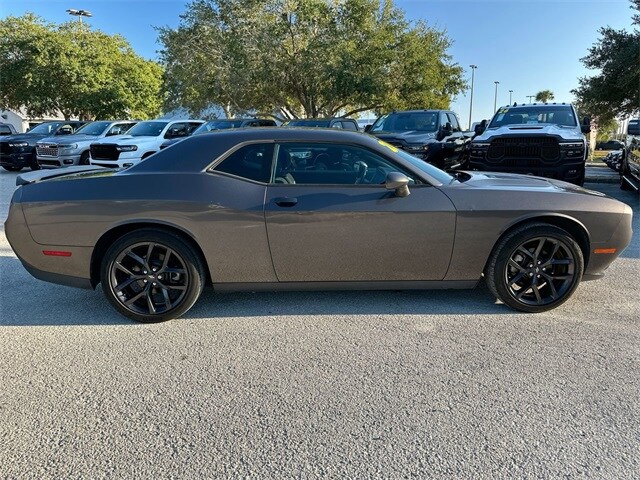 2021 Dodge Challenger SXT photo 3