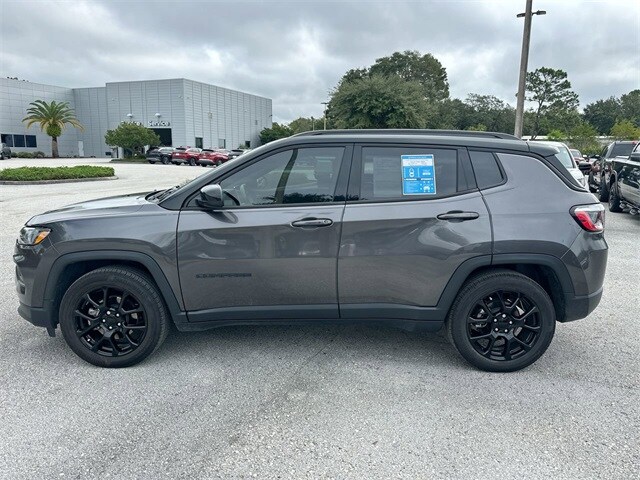 2022 Jeep Compass Latitude photo 2