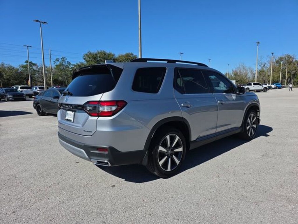 Used 2025 Honda Pilot Touring SUV