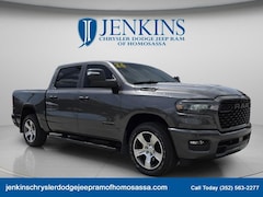 2026 Ram 1500 EXPRESS CREW CAB 4X2 5'7 BOX Pickup