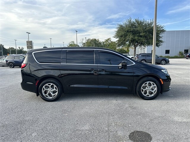2024 Chrysler Pacifica Limited photo 3