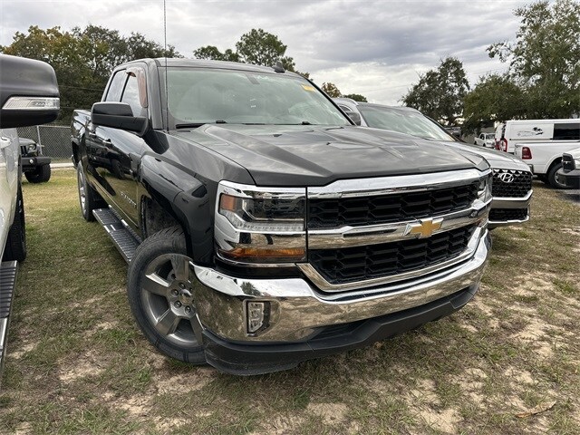 2018 Chevrolet Silverado 1500 LT photo 3