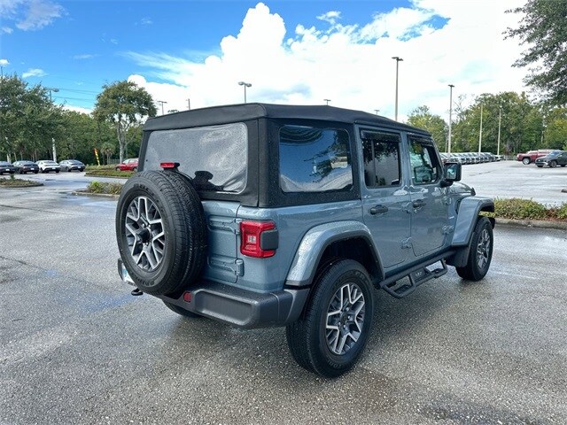 2024 Jeep Wrangler Sahara photo 4