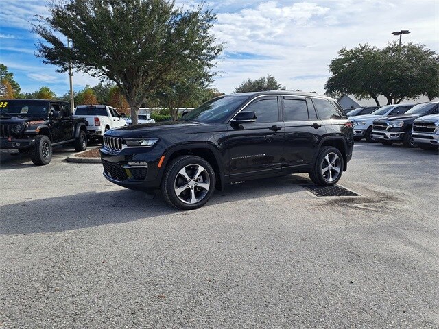 2024 Jeep Cherokee 4xe photo 2