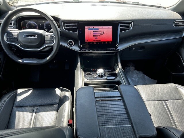 2024 Jeep Wagoneer L Series II photo 3