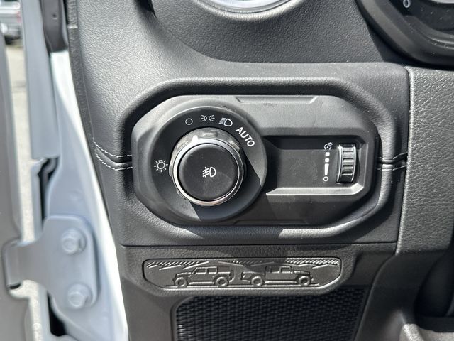 2025 Jeep Wrangler 4-Door Sahara - Photo 25