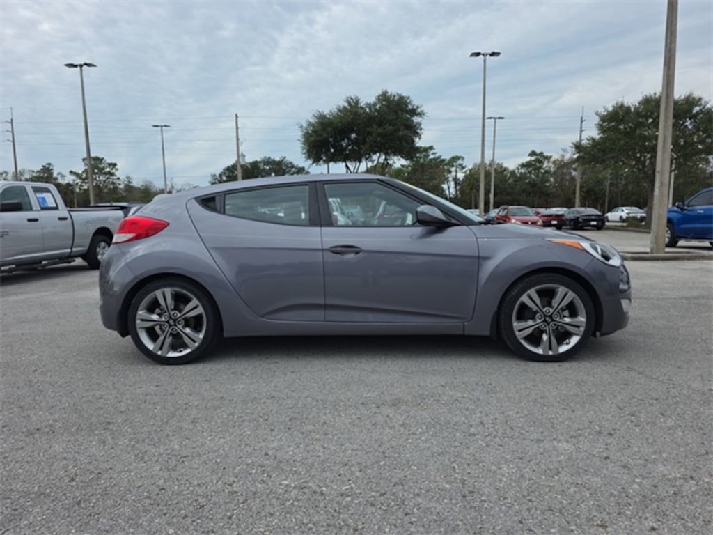 Used 2016 Hyundai Veloster Base w/Yellow Accent Hatchback