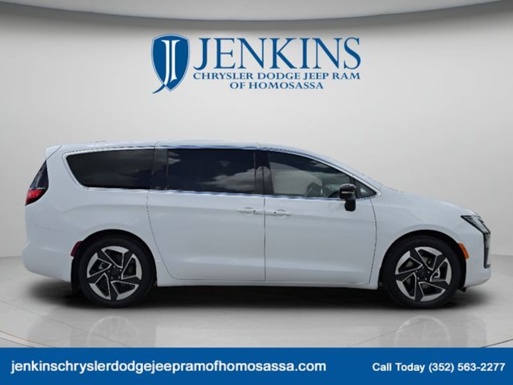 New 2027 Chrysler Pacifica LIMITED Passenger Van
