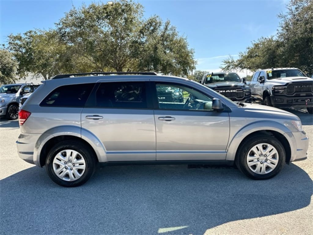 Used 2017 Dodge Journey SE SUV