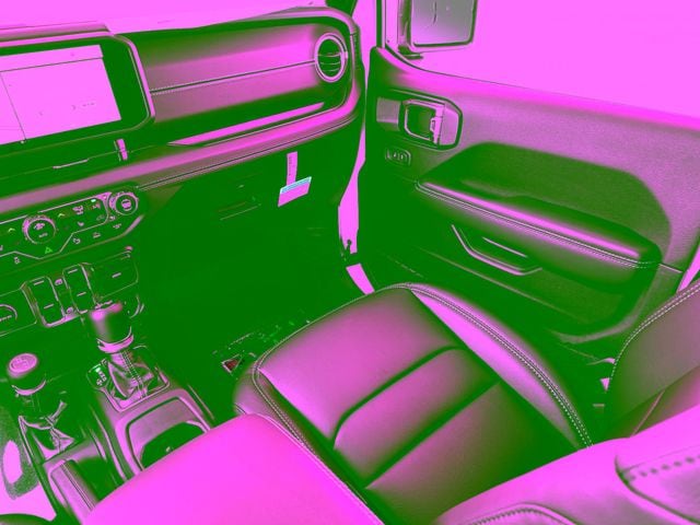 2025 Jeep Wrangler 4-Door Sahara - Photo 14
