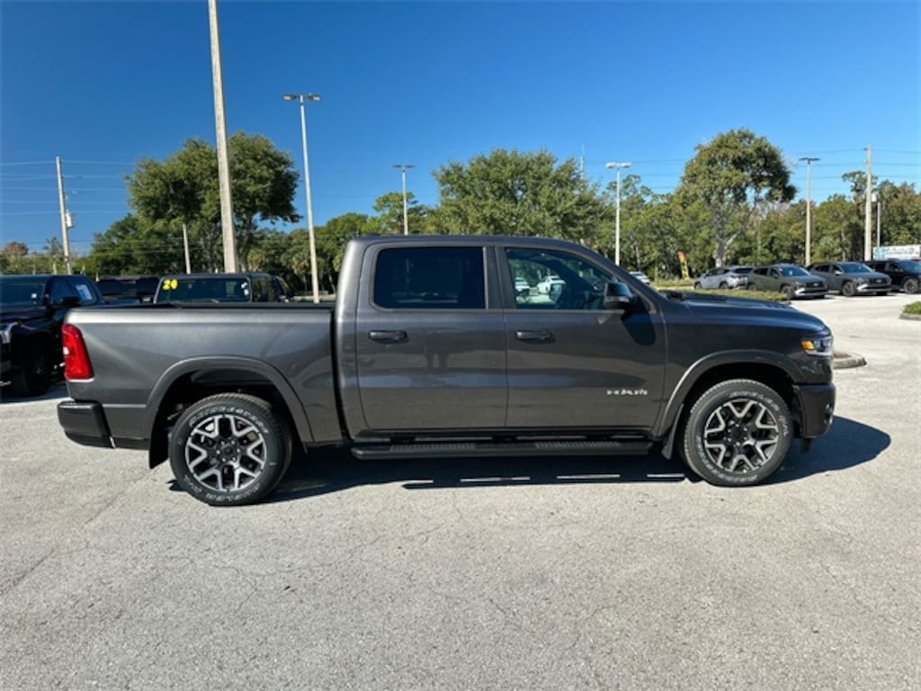 New 2026 Ram 1500 LARAMIE CREW CAB 4X4 5'7 BOX Pickup