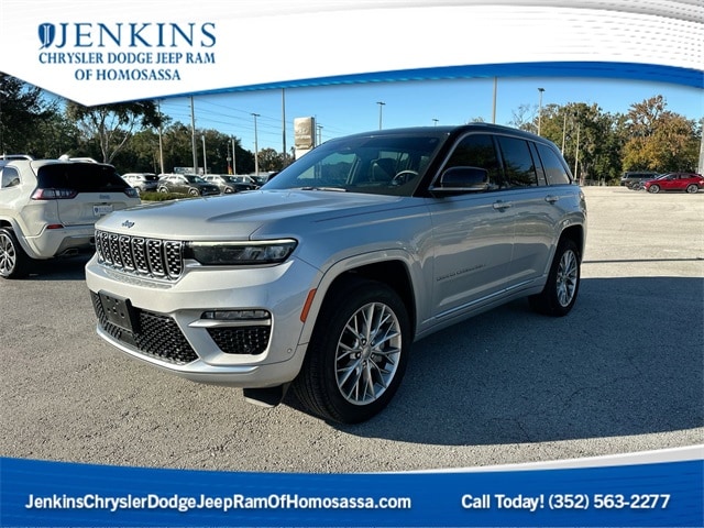 2022 Jeep Grand Cherokee Summit's photo
