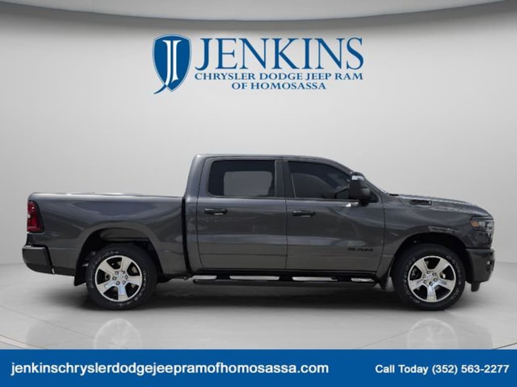 New 2026 Ram 1500 EXPRESS CREW CAB 4X2 5'7 BOX Pickup