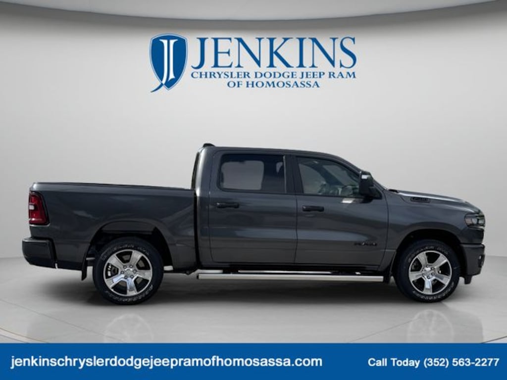 New 2026 Ram 1500 EXPRESS CREW CAB 4X2 5'7 BOX Pickup