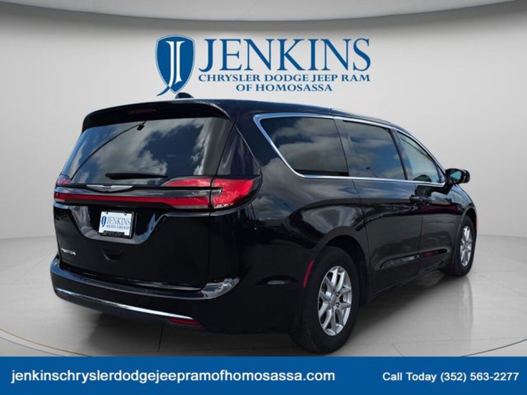 Used 2024 Chrysler Pacifica Touring L Van Passenger Van