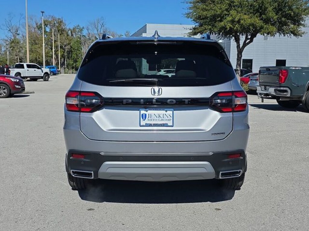 Used 2025 Honda Pilot Touring SUV