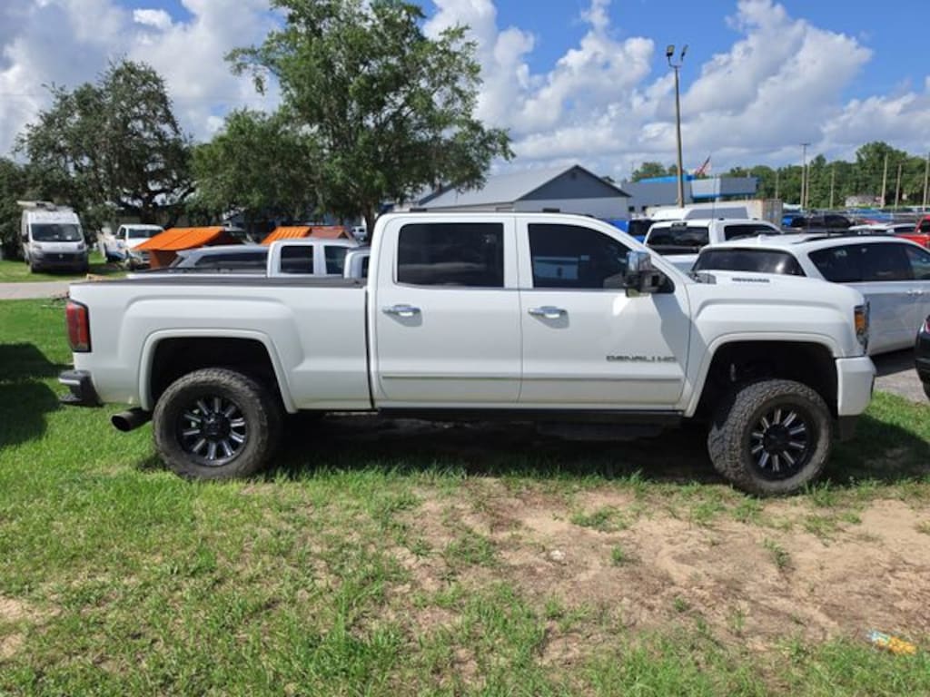 Used 2019 GMC Sierra 2500HD Denali Truck Crew Cab