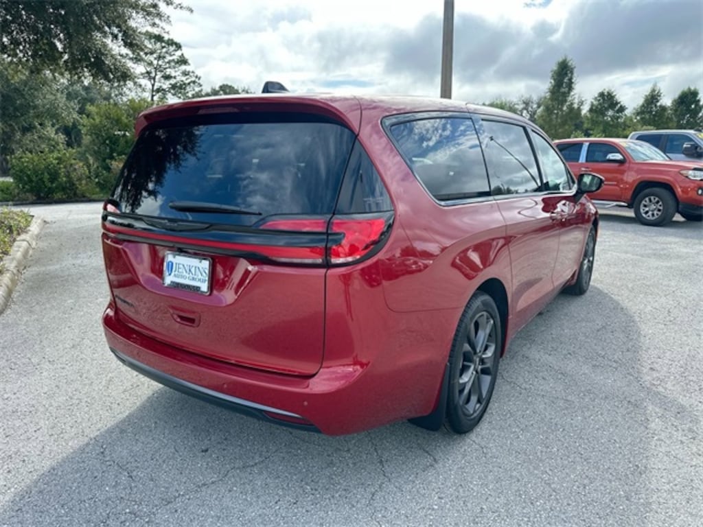 New 2026 Chrysler Pacifica SELECT Passenger Van