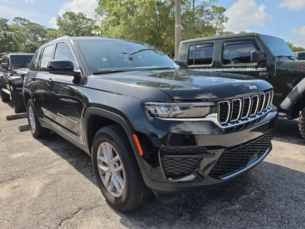Used 2025 Jeep Grand Cherokee Laredo SUV