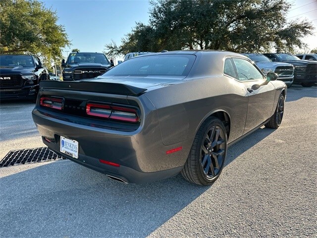 2021 Dodge Challenger SXT photo 4
