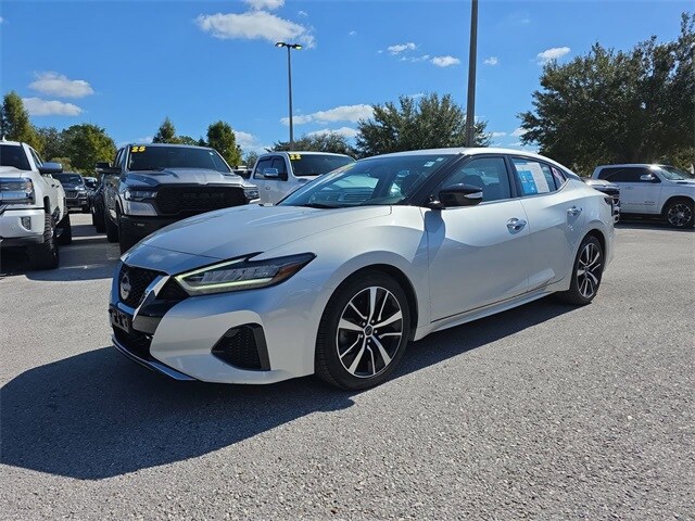 2023 Nissan Maxima SV photo 2