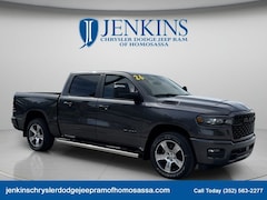 2026 Ram 1500 EXPRESS CREW CAB 4X2 5'7 BOX Pickup