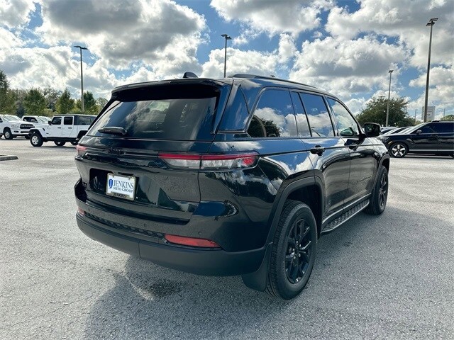2025 Jeep Grand Cherokee Altitude photo 4