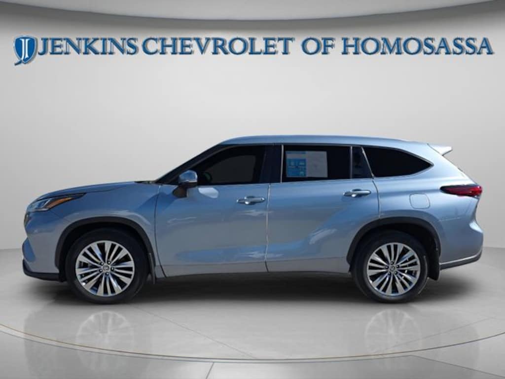 Used 2023 Toyota Highlander L SUV