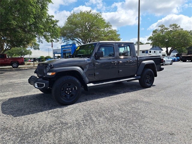 2024 Jeep Gladiator Sport photo 2