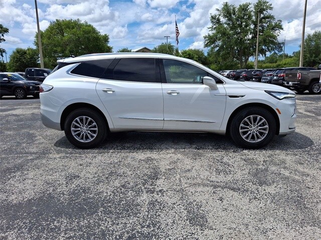2023 Buick Enclave Essence photo 3